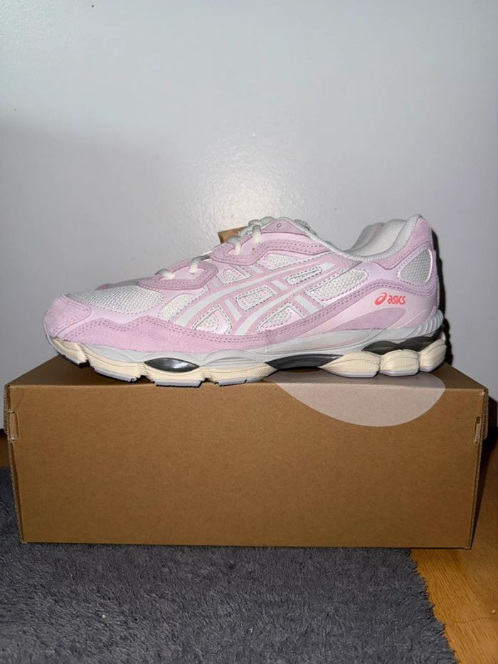 Asics Gel NYC Rose Water Cream beige