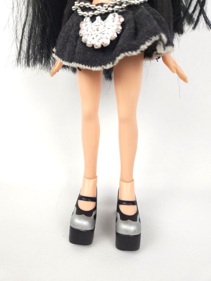 Poupée Bratz Jade 2001 Tenue mode et accessoires - photo numéro 3