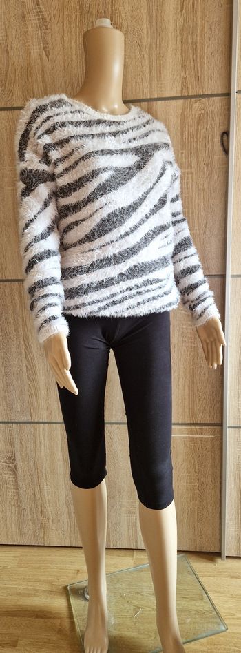 Pull femme taille 36 zèbre  noir et blanc