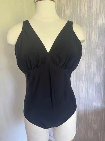 Maillot de bain 1 pièce taille 54 avec brassière neuf •