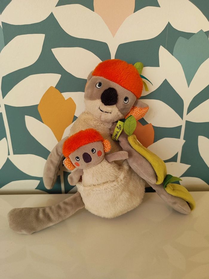 Peluche koala musicale dans la jungle moulin roty