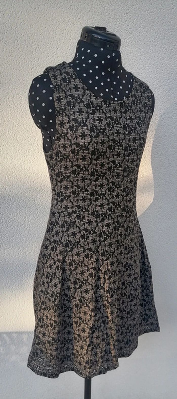Robe courte chic pour soirée / réveillon noir beige Taille S Bcbg MaxAzria - photo numéro 3
