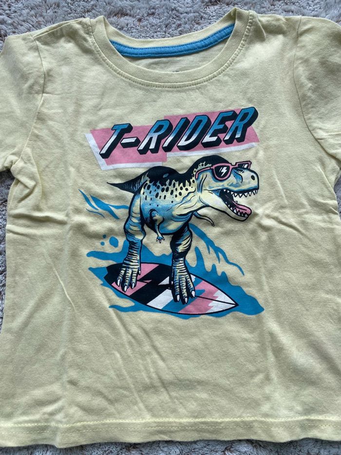 Joli t shirt Primark 86 cm - photo numéro 2