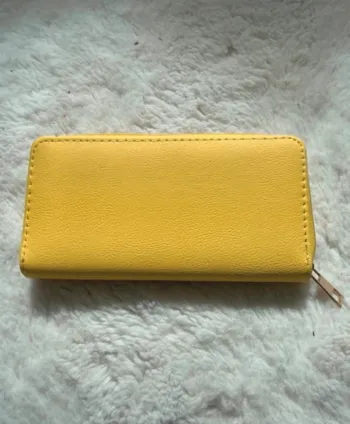 Portefeuille jaune neuf 10x 19 cm