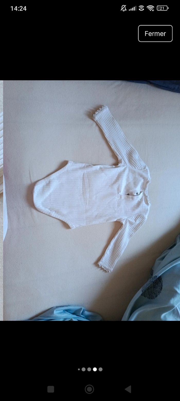 Lot bodys blancs Kiabi 24 mois - photo numéro 9