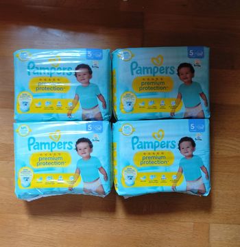 4 paquets de couches Pampers premium protection taille 5