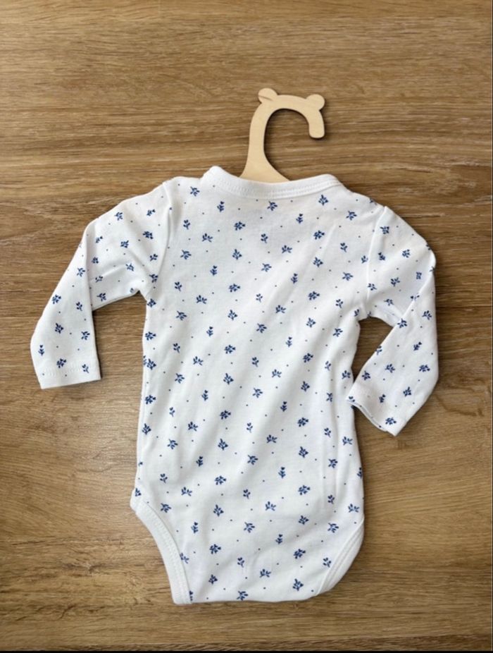 Body blanc avec motifs bleus bébé fille - 1 mois - photo numéro 4
