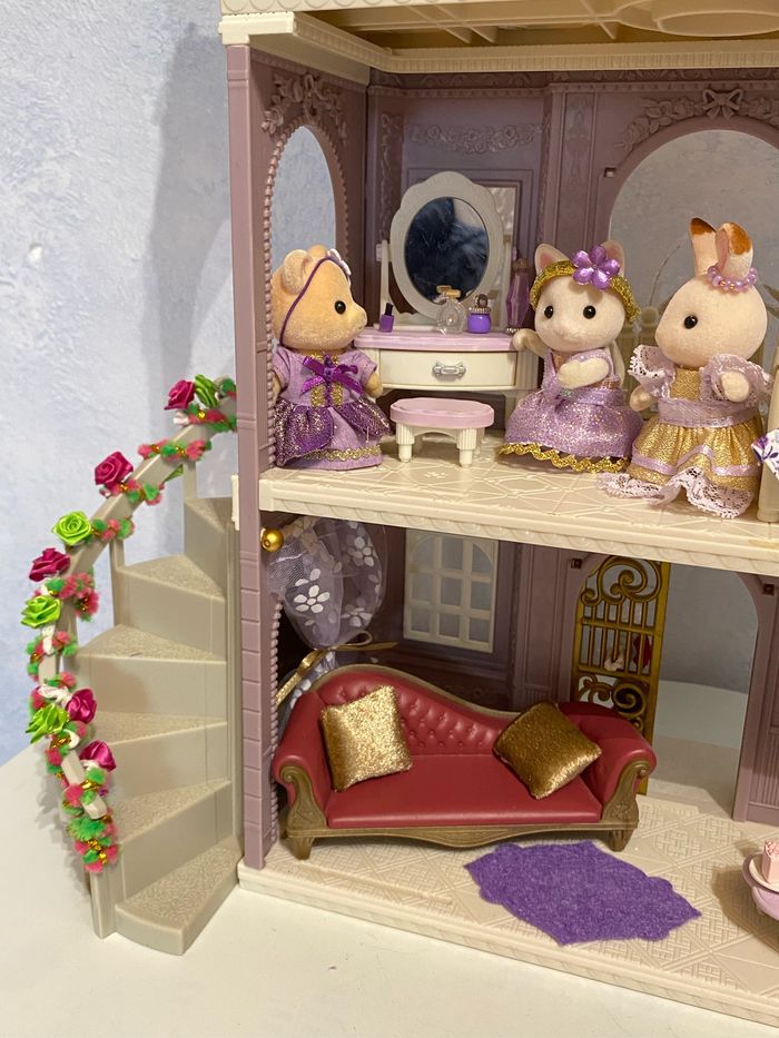 Maison de ville, manoir violet, Sylvanian, atelier de design, princesse, violoncelle, piano - photo numéro 3