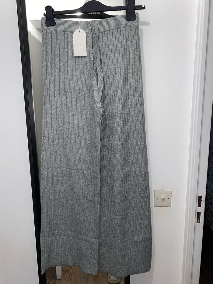 Pantalon gris en tricot côtelé - photo numéro 2