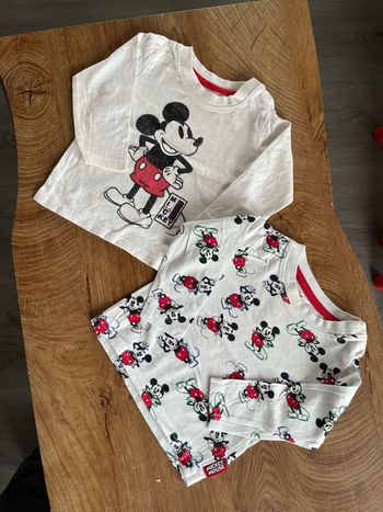 Lot 2 t-shirts Mickey