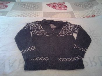 Gilet  KIABI.  Taille 10 ans