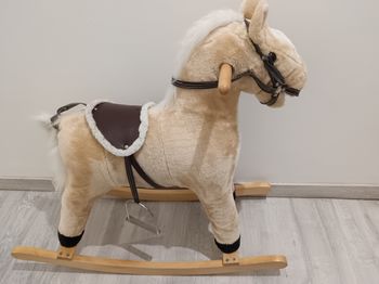 Cheval à bascule Smyths toys