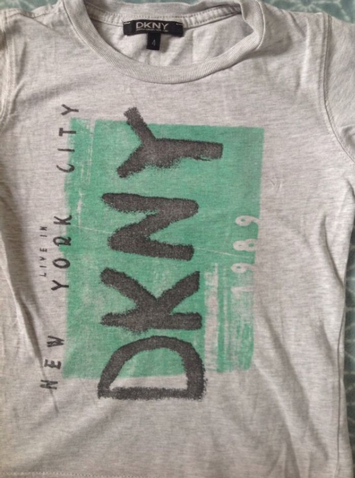 Teeshirt gris détails vert DKNY - 4 ans - photo numéro 3