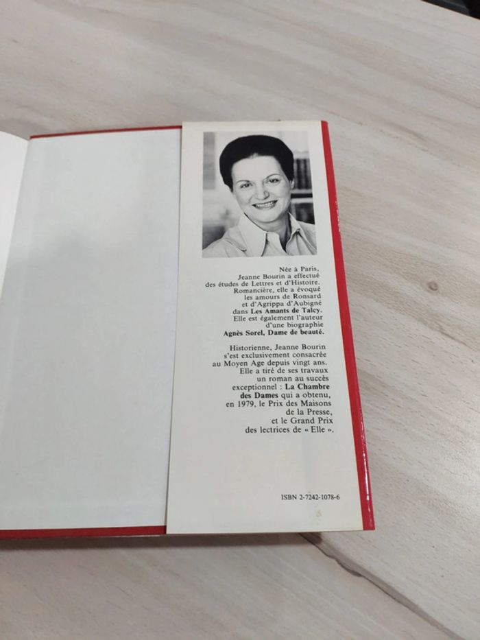 Livre grand format le jeu de la tentation Jeanne Bourin - photo numéro 8