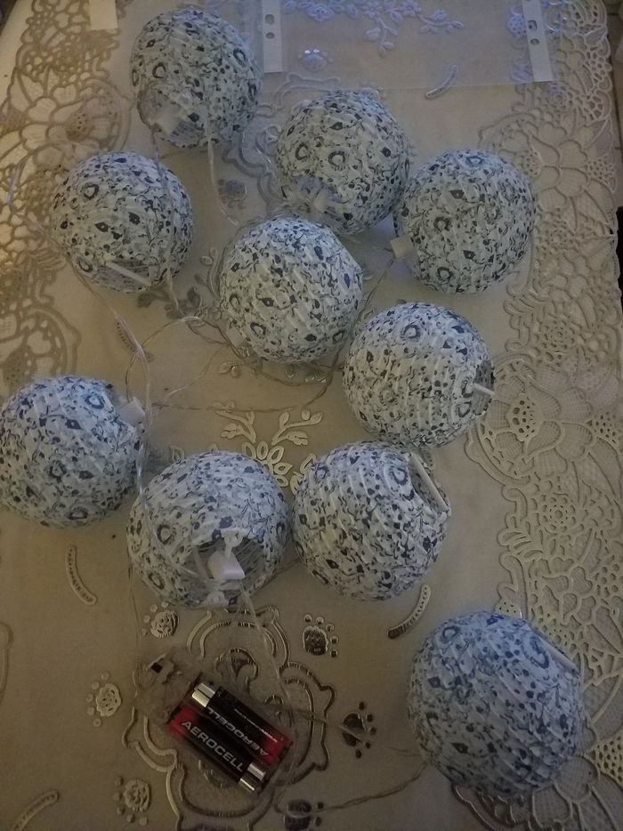 Guirlande de 10 boules bleu à led très bon état - photo numéro 3