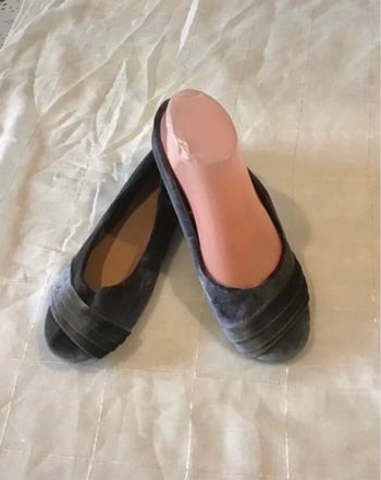 Chaussure plate de couleur gris velours en taille 38