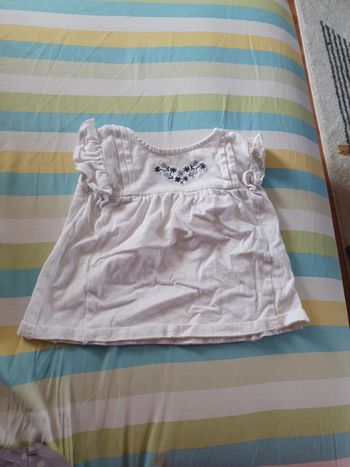 T shrit taille 9 mois