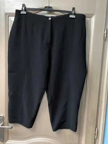 Pantacourt noir léger Toscane taille 4