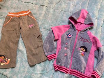 Gilet Dora + pantalon Dora 4 ans