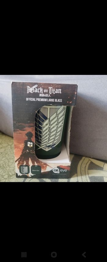 Mug attaque des titans