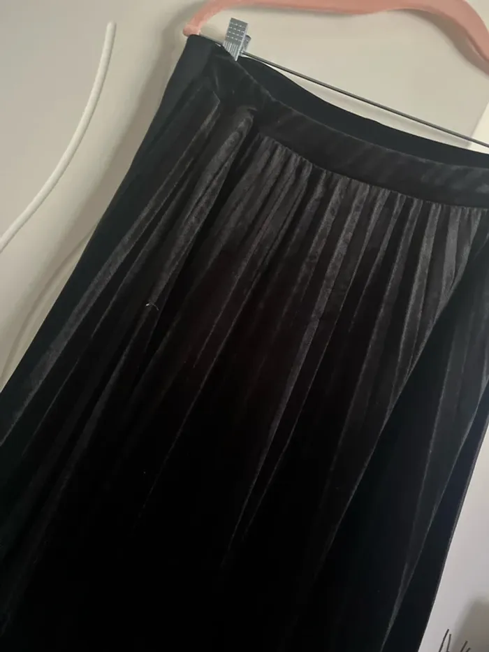 Jupe noir plissé effet velour - photo numéro 2