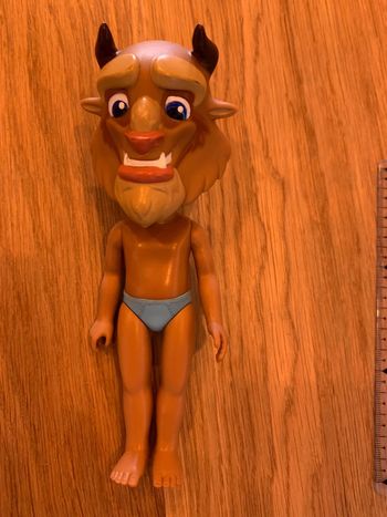 Petite poupée la bête disney la Belle et la bête n•1