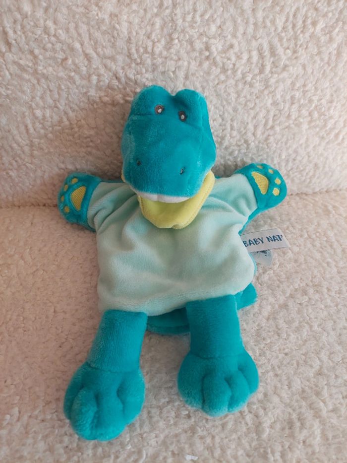 Baby Nat - doudou marionnette savane crocodile 🐊