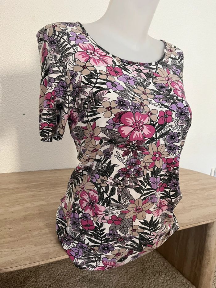 T-shirt à fleurs Damart 💫taille 38-40