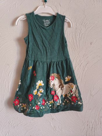 Robe verte cheval