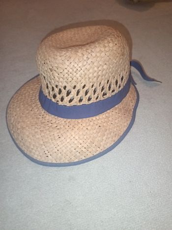 Chapeau de paille bleu