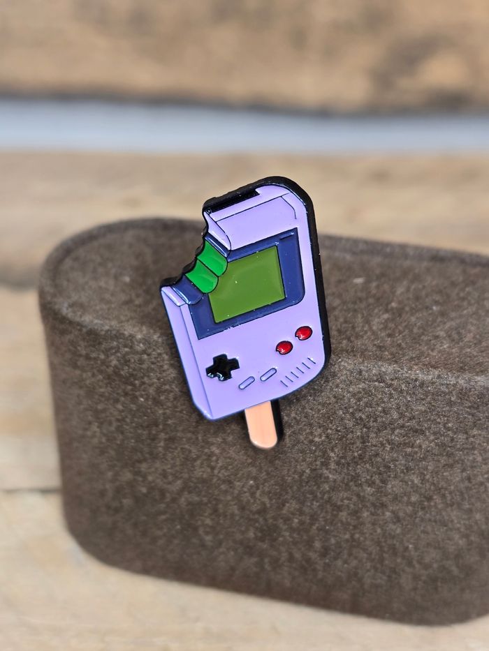 Pin's game boy
