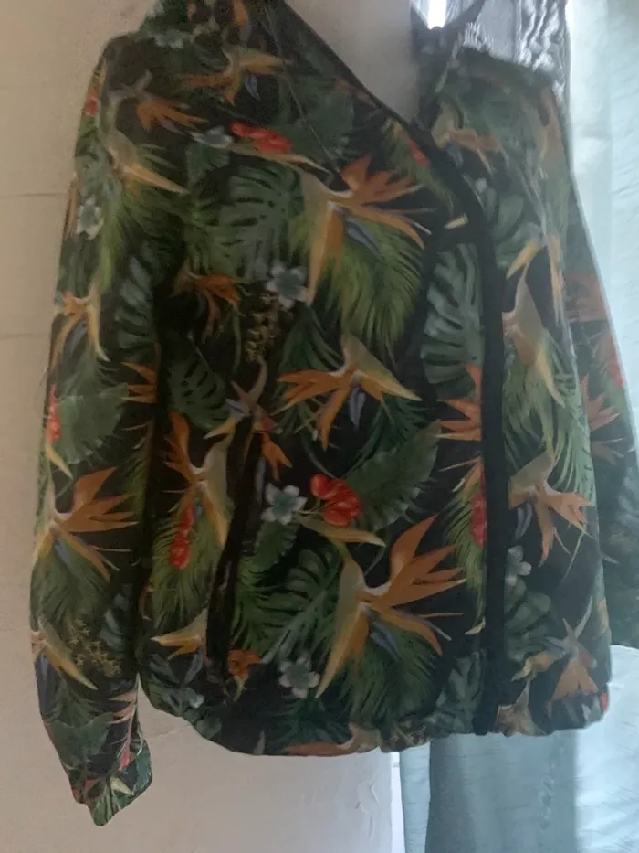 Veste coupe vent fin Pull &Bear taille 36 à capuche tres bon état - photo numéro 4