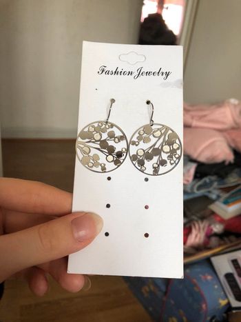 Boucles d’oreilles.