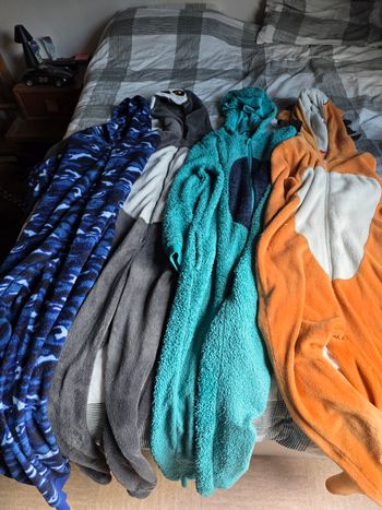 Lot pyjamas combinaisons