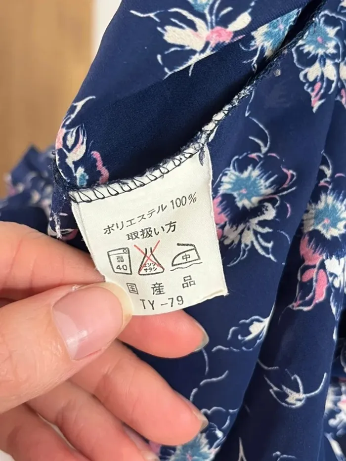 Blouse fleurie bleue marine vintage japonaise - photo numéro 7