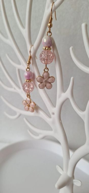 Boucle d'oreille fleur rose