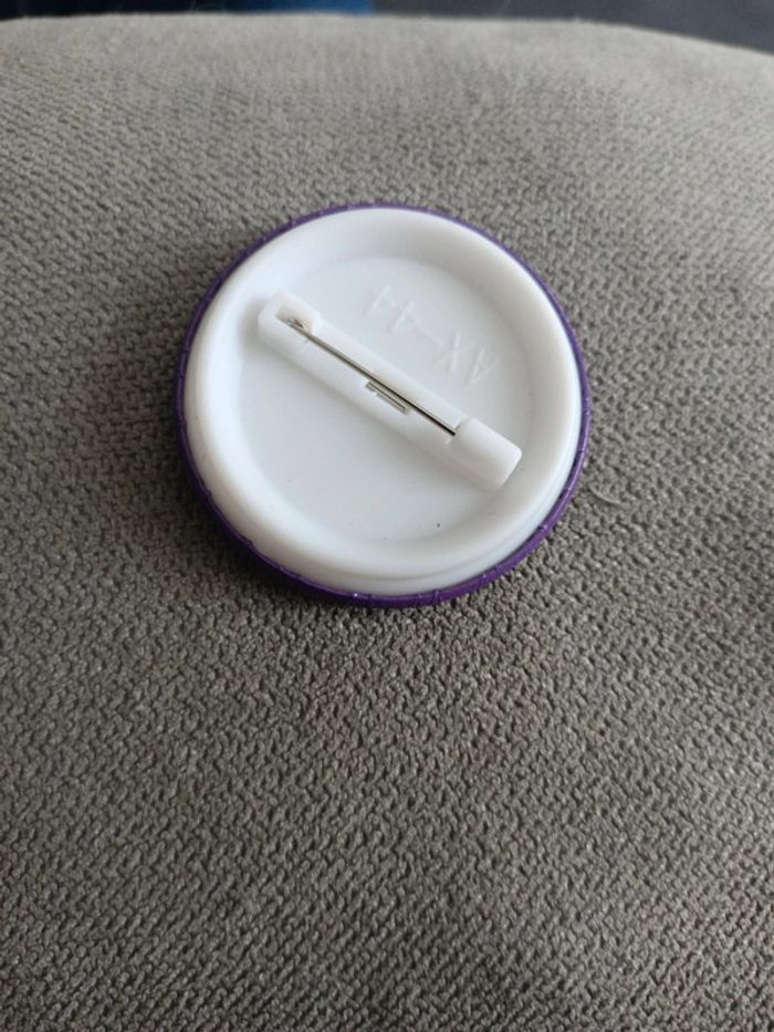 Broche Back to the 80S' neuve - photo numéro 3