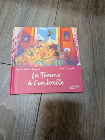 Livre McDo la femme à l'ombrelle