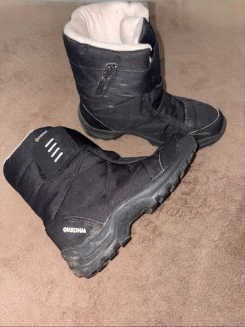 Bottes Chaussures de neige noir taille 34 Quechua en très bon état