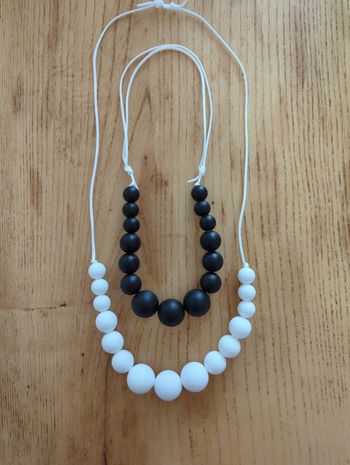 Colliers d'allaitement blanc noir 