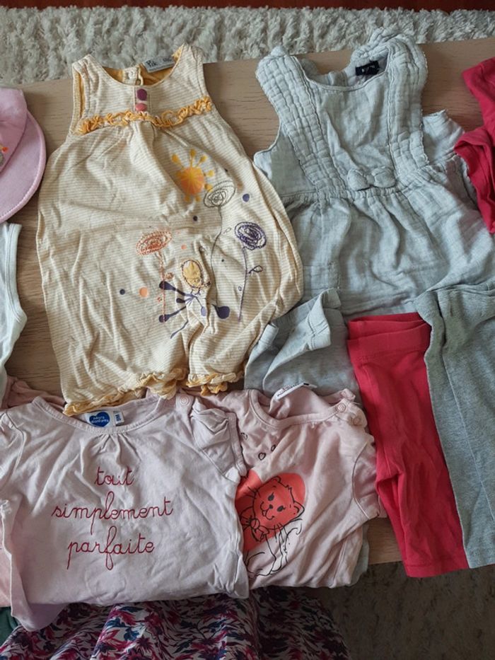 Lot de 12 vêtements taille 9 mois - photo numéro 3