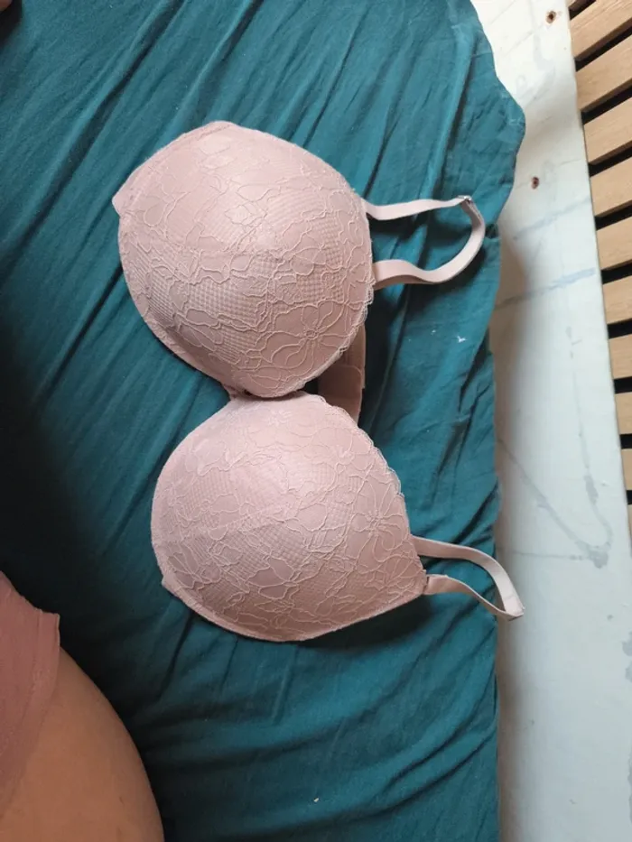 Soutien gorge rose - photo numéro 2