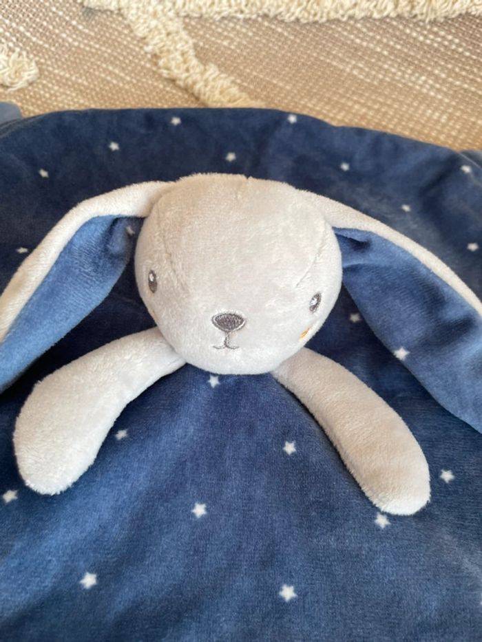 Peluche doudou plat 24cm Simba Toys lapin bleu et gris à pois étoile parfait état - photo numéro 2