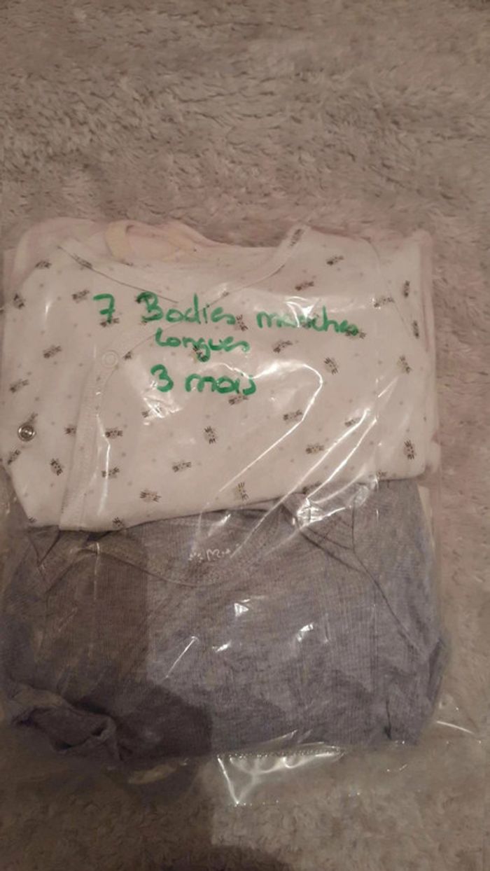 Lot 7 bodies 1 - 3 mois - photo numéro 4