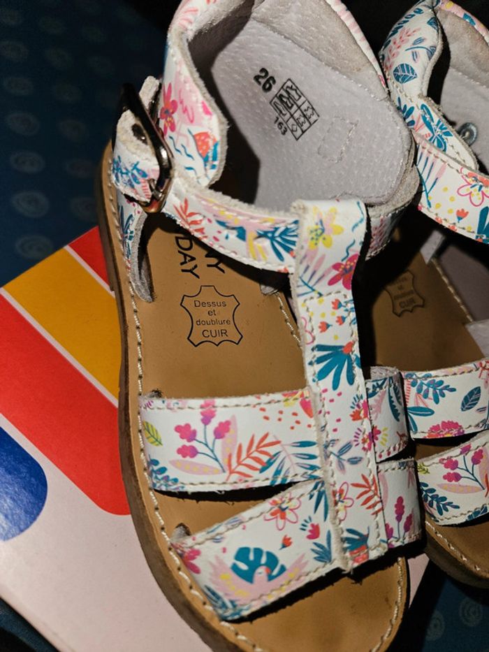 Sandalettes avec fleurs sunny sunday taille 26 - photo numéro 2
