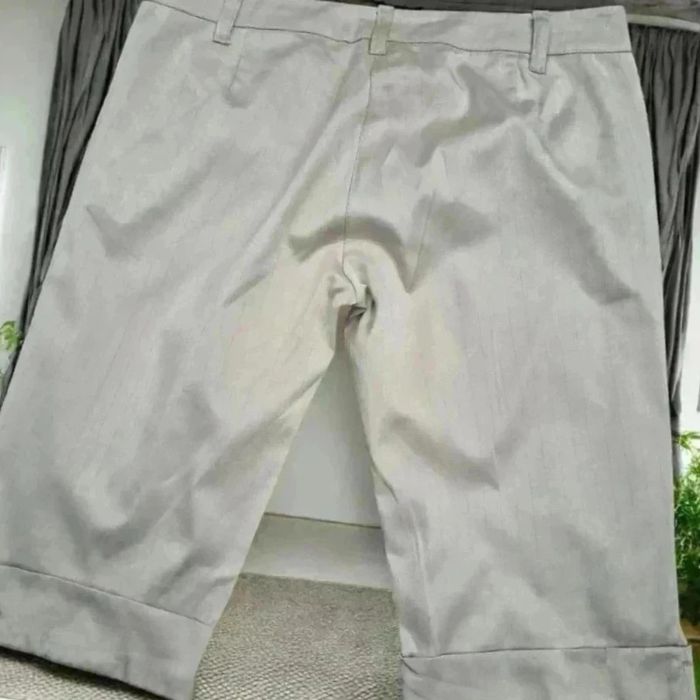 Bermuda pret du corps beige 🌹S 🌹 effet satin - photo numéro 2