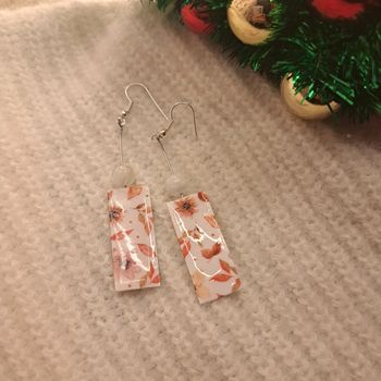 Boucles d'oreilles pendante rectangulaire orange et blanche