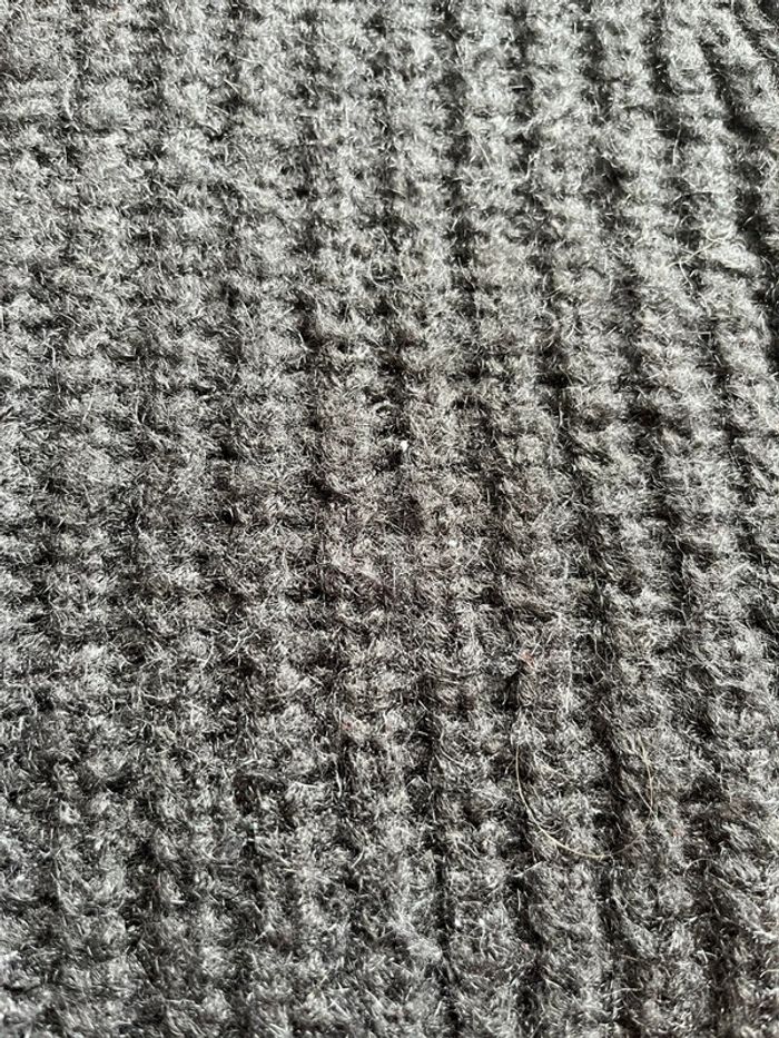 Pull noir - photo numéro 2