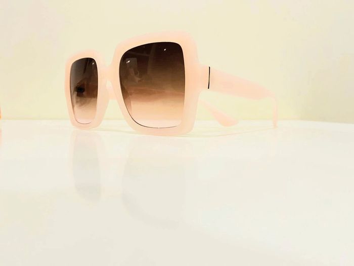 Lunette de soleil fel carrée rose verres dégradés uvprotection taille moyenne