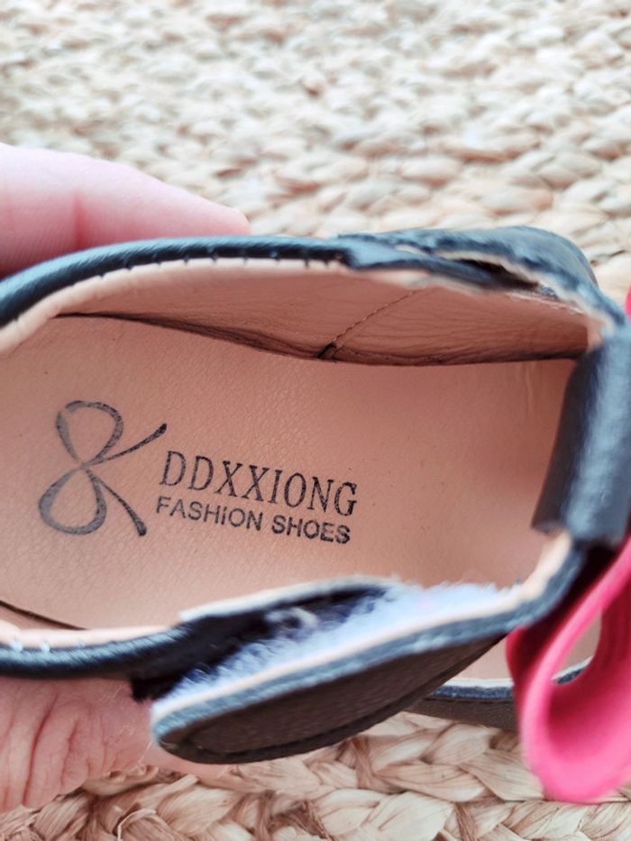 Sandales avec noeud rouge filles taille 22 comme neuves - photo numéro 4